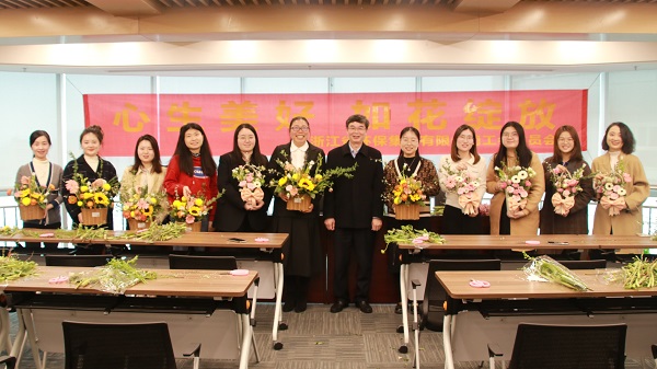 0304尊龙凯时集团工会组织开展三八妇女节“心生美好 如花绽放”主题插花活动.jpg